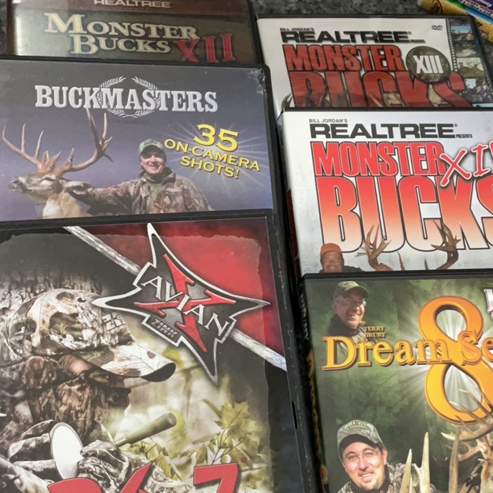 12 hunting dvds. Realtree Monster Buck, Primos,Avian..